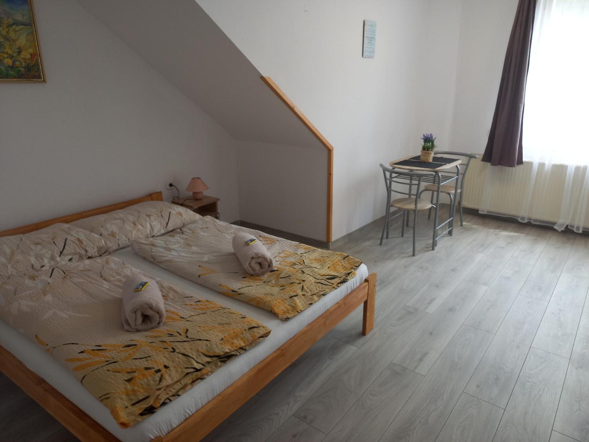 Julia Vendeghaz Apartment ชารอชปาตัก ภายนอก รูปภาพ