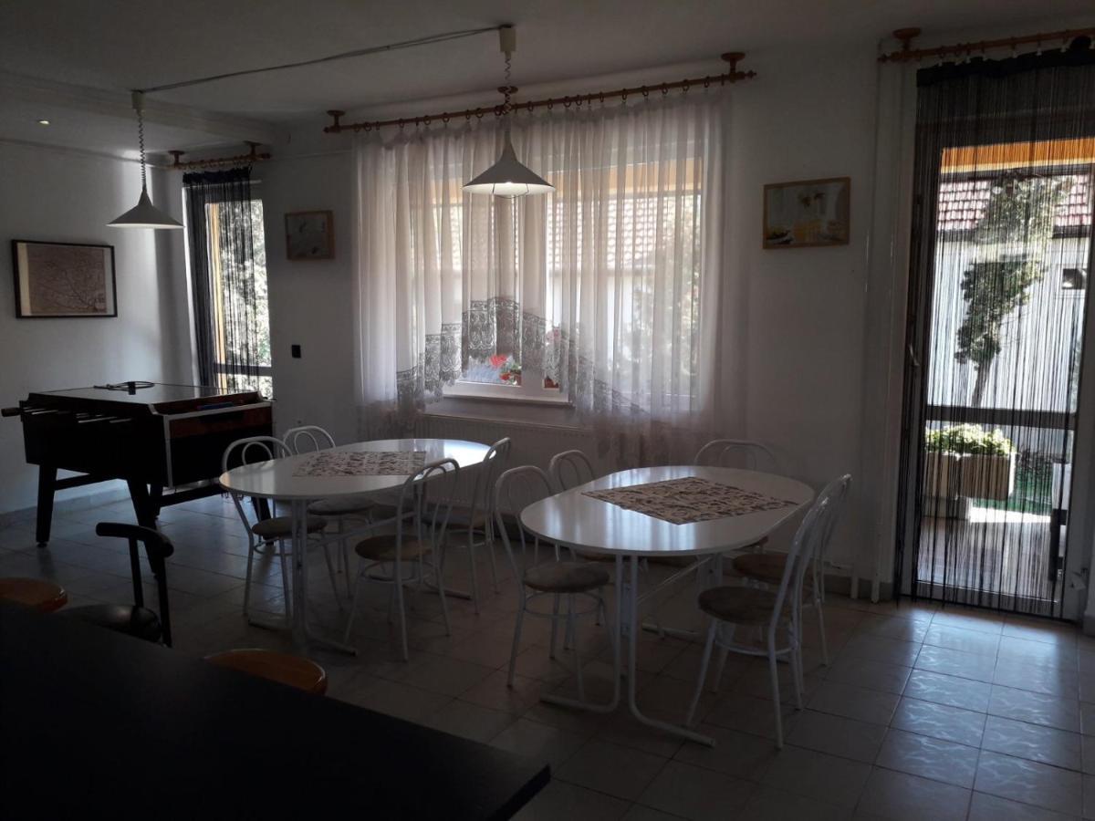 Julia Vendeghaz Apartment ชารอชปาตัก ภายนอก รูปภาพ